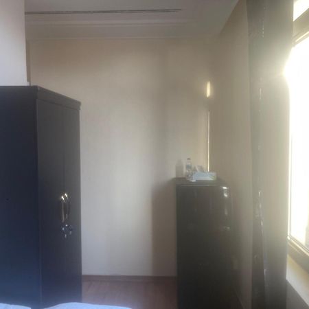 Four Stars Hostel Dubai Exterior photo