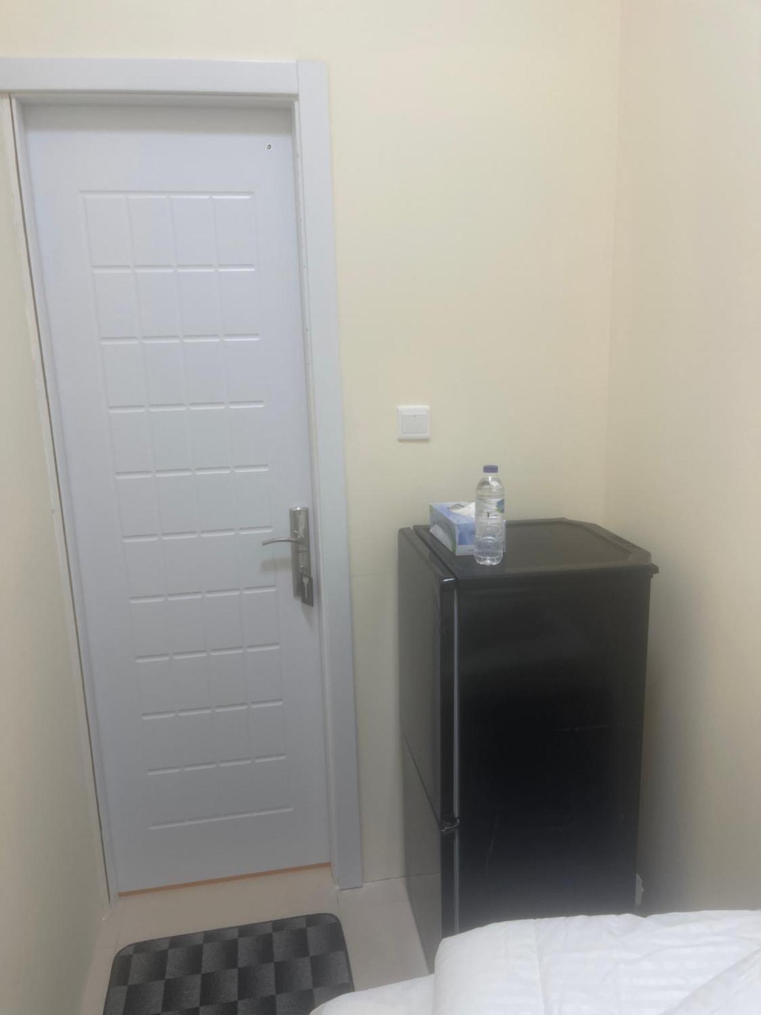 Four Stars Hostel Dubai Exterior photo