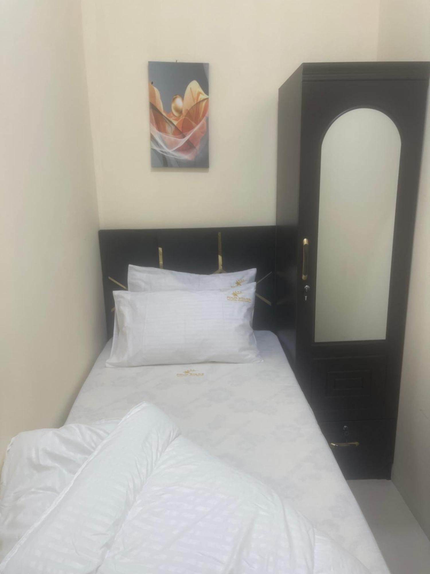 Four Stars Hostel Dubai Exterior photo