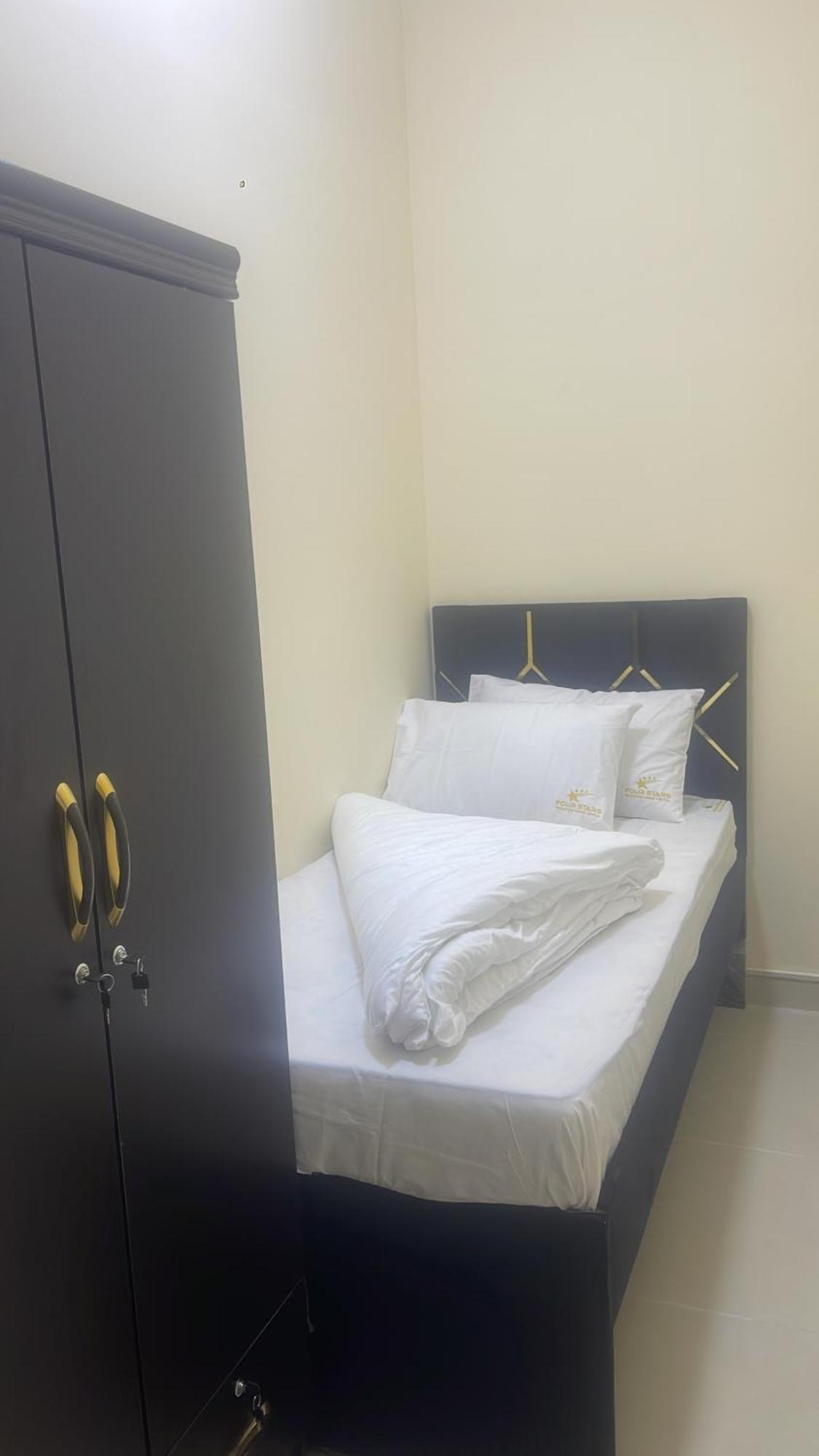 Four Stars Hostel Dubai Exterior photo