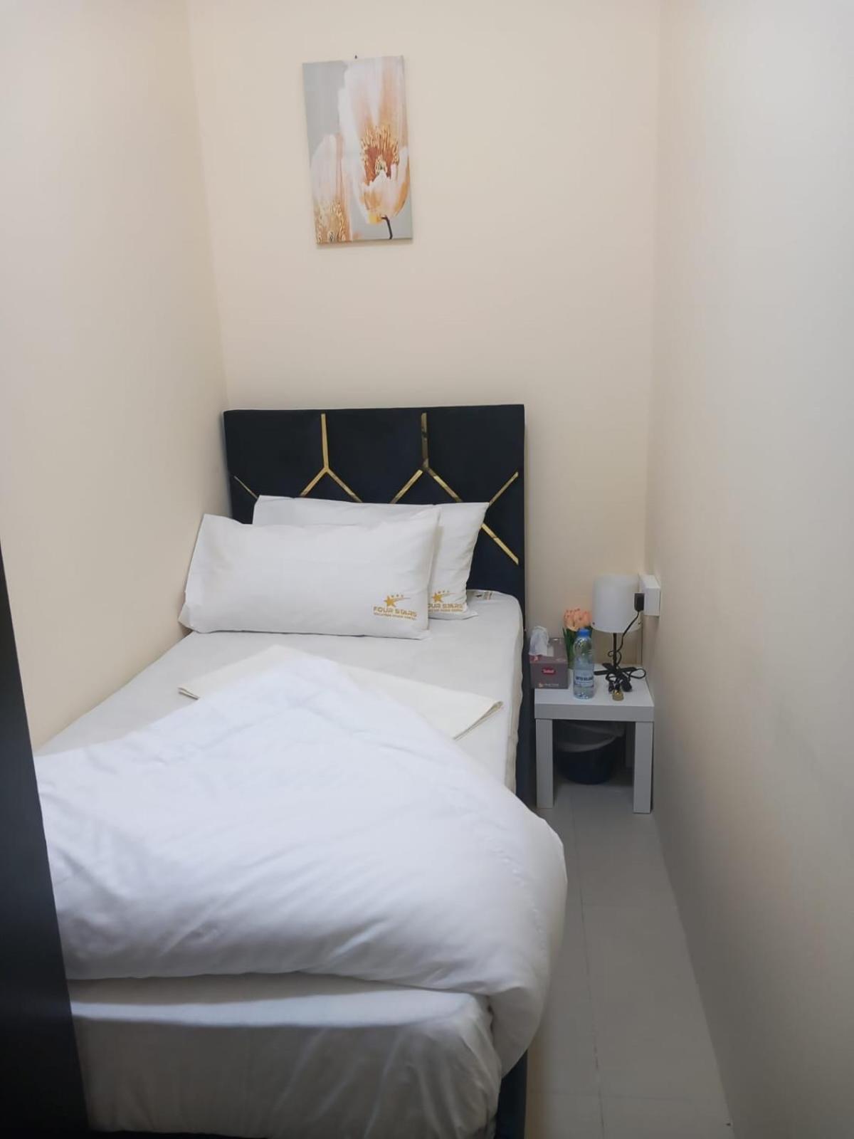 Four Stars Hostel Dubai Exterior photo