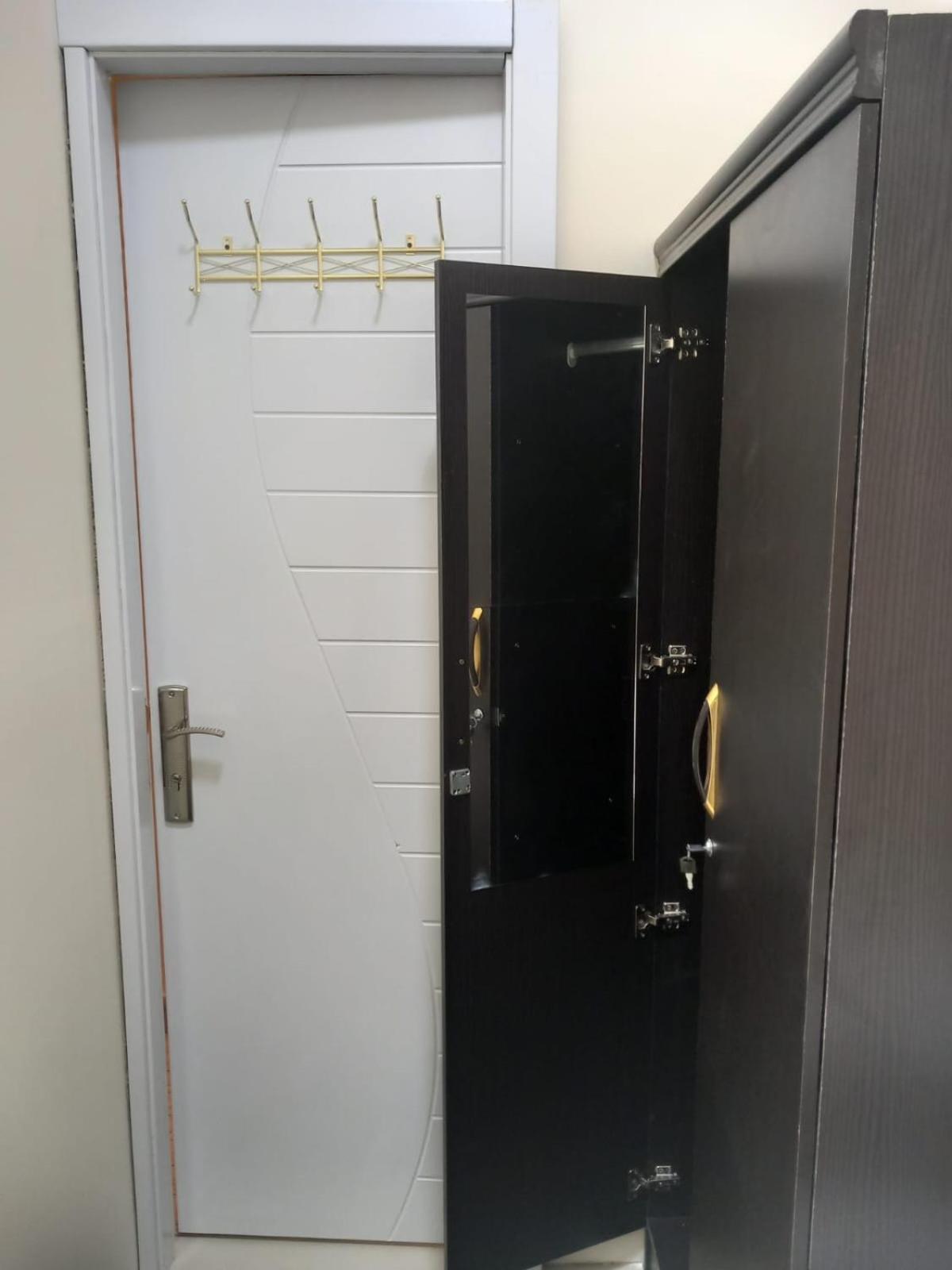Four Stars Hostel Dubai Exterior photo