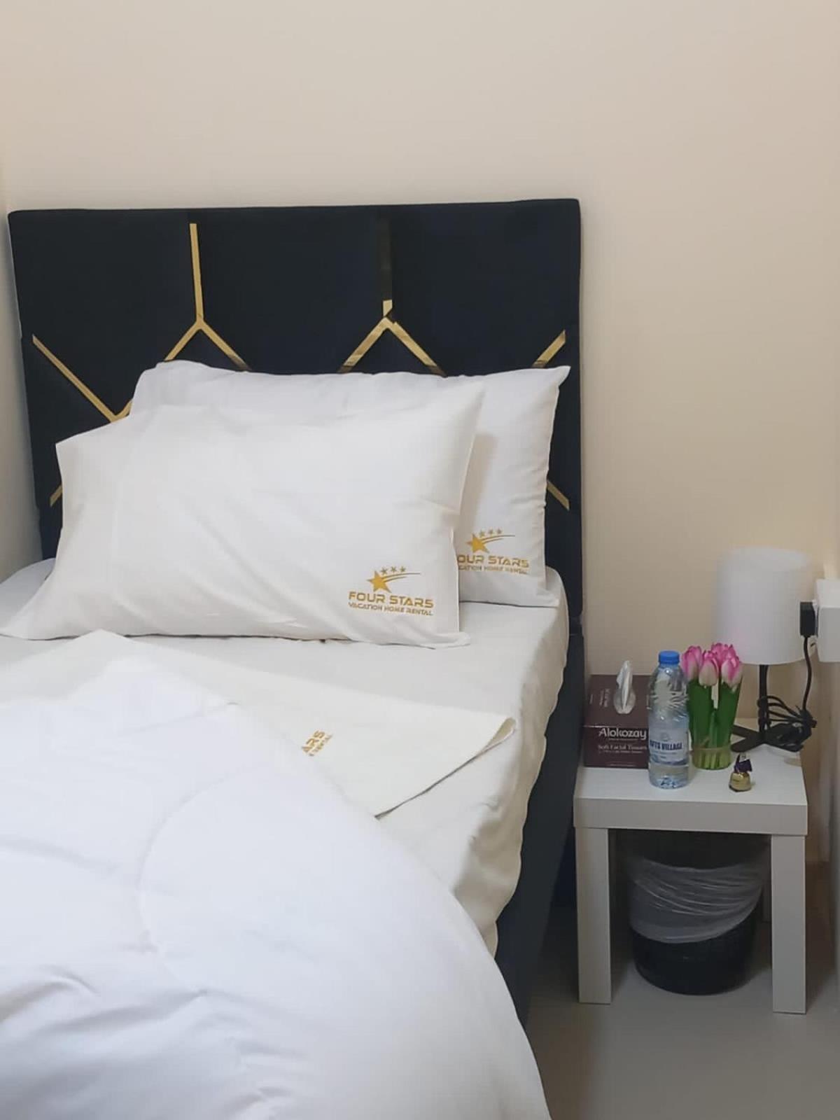 Four Stars Hostel Dubai Exterior photo