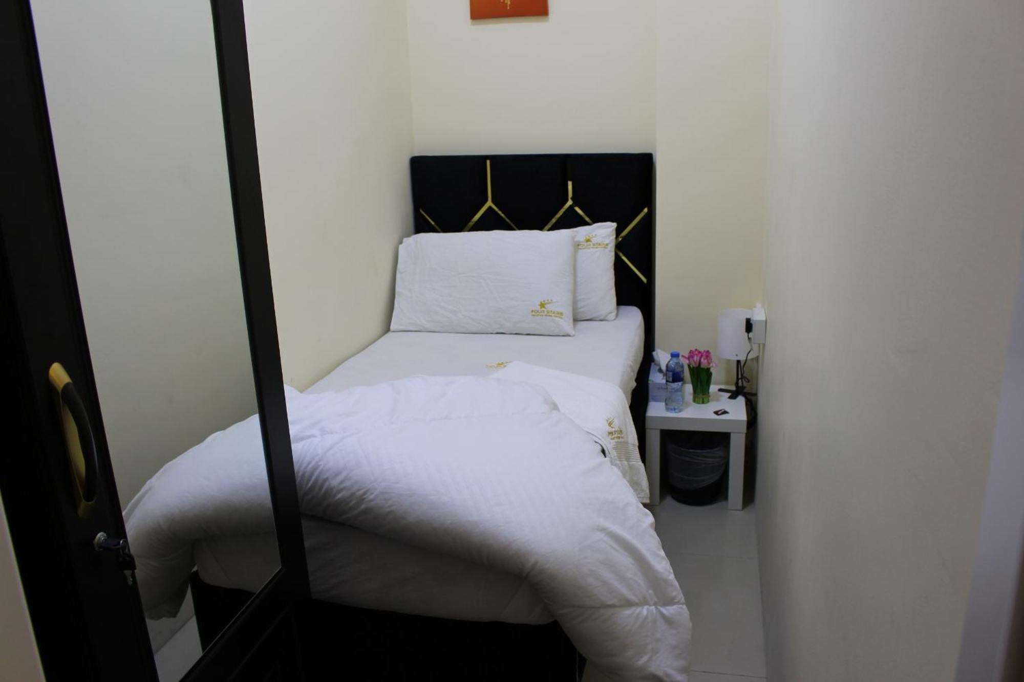 Four Stars Hostel Dubai Exterior photo